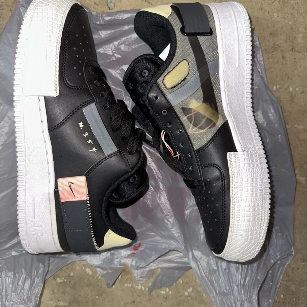 Nike Men’s Black, White & Gray Sneakers